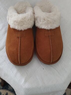 NWOT Joyspun Slippers